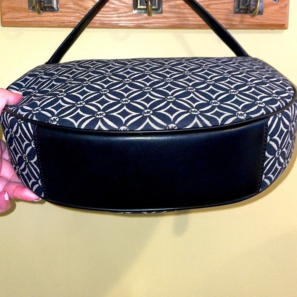 Michael Kors Dover Half-Moon Shoulder Hobo Bag Navy Blue NWT